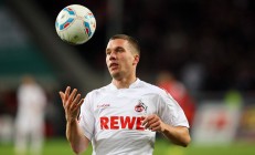 开云平台-拉沃尔杯险胜联合杯，新旧秩序的悬崖角力与蒂姆那声震碎时光的怒吼