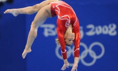 开云APP-切特爆发，热火淘汰赛过关广东队，一场跨越篮球世界的对话