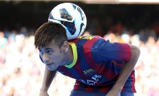 开云体育平台APP-西甲烽火与北伦敦鏖战，足球世界的双重奏