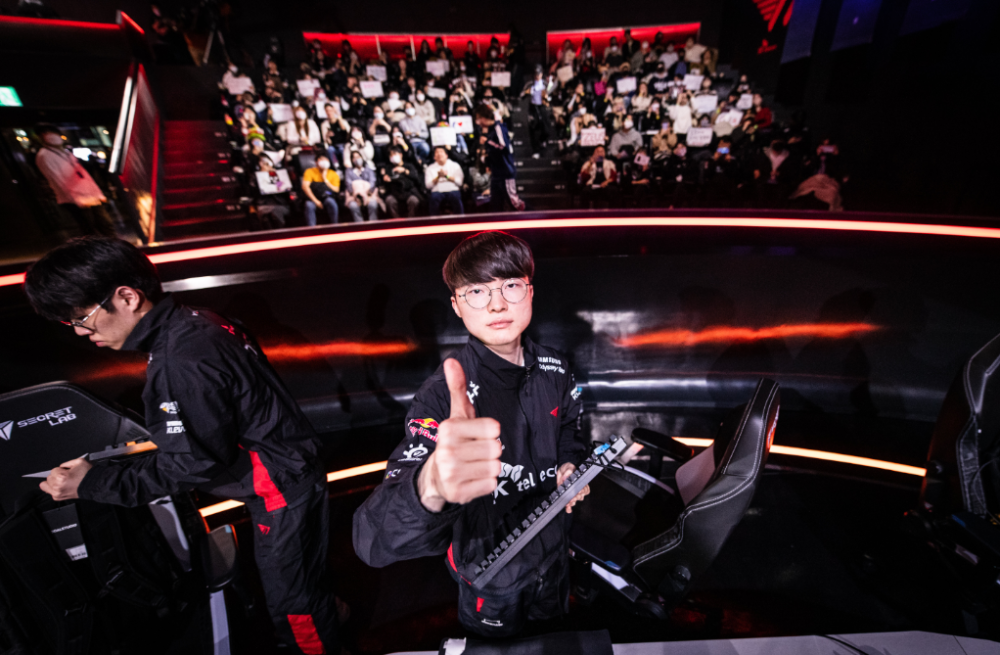 关于FNC横扫FPX，Deft打破历史纪录的信息