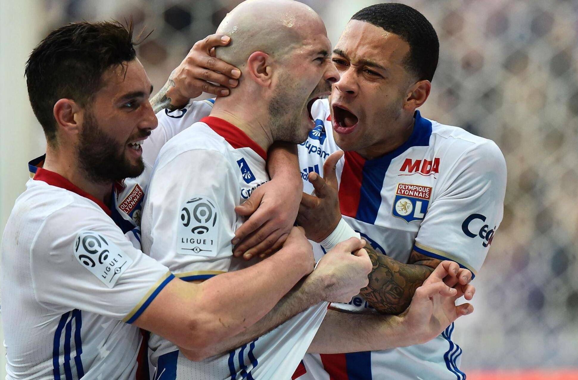 里昂在主场战平了克鲁杰,小组出局 里昂在主场战平了克鲁杰,小组出局