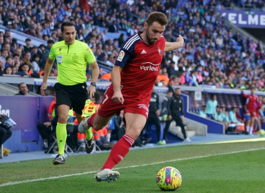 关于奥萨苏纳惊险逃平，勉力保住不败纪录的信息