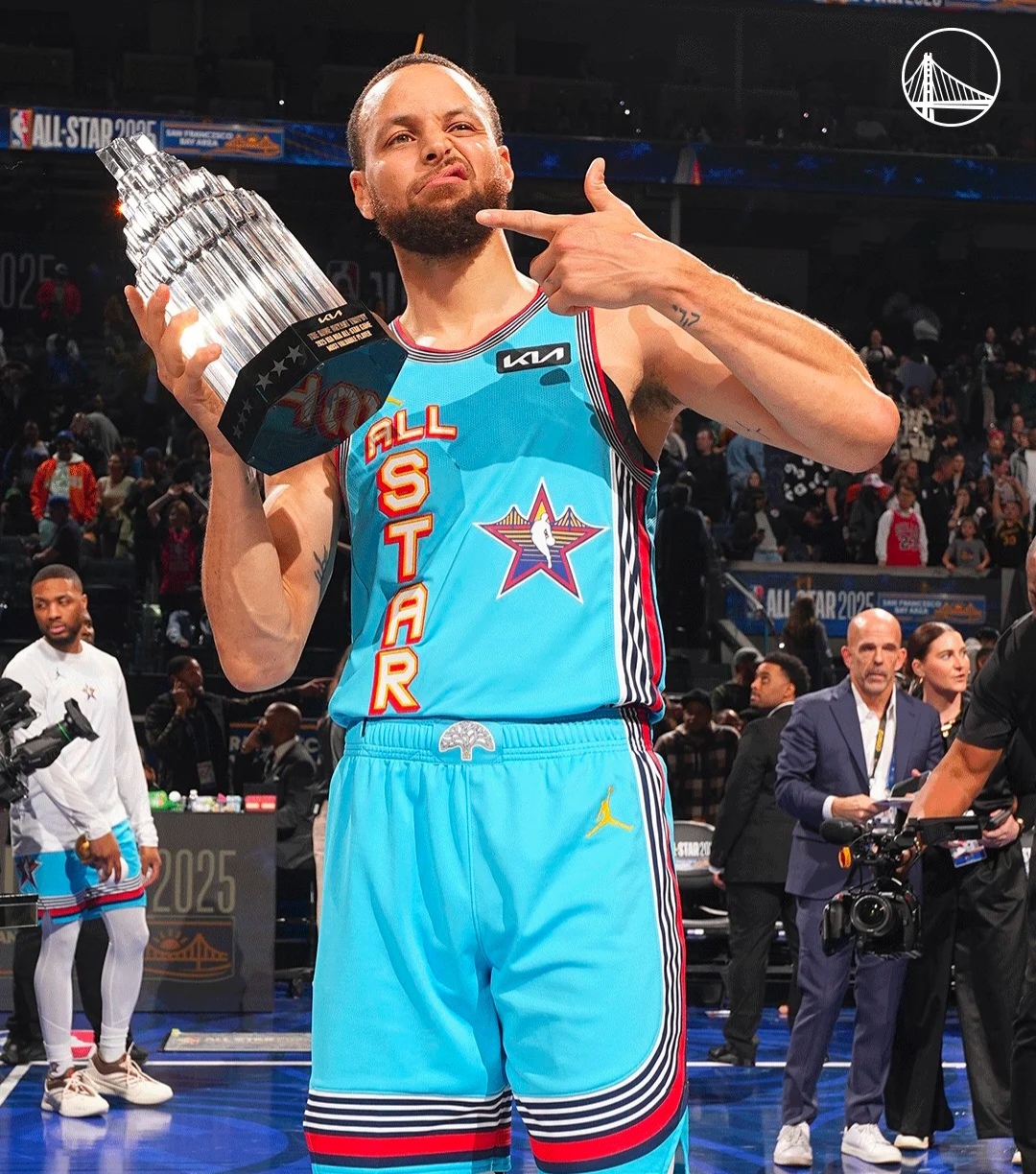 勇士再度蝉联总冠军,库里称雄的简单介绍 勇士再度蝉联总冠军,库里称雄的简单介绍