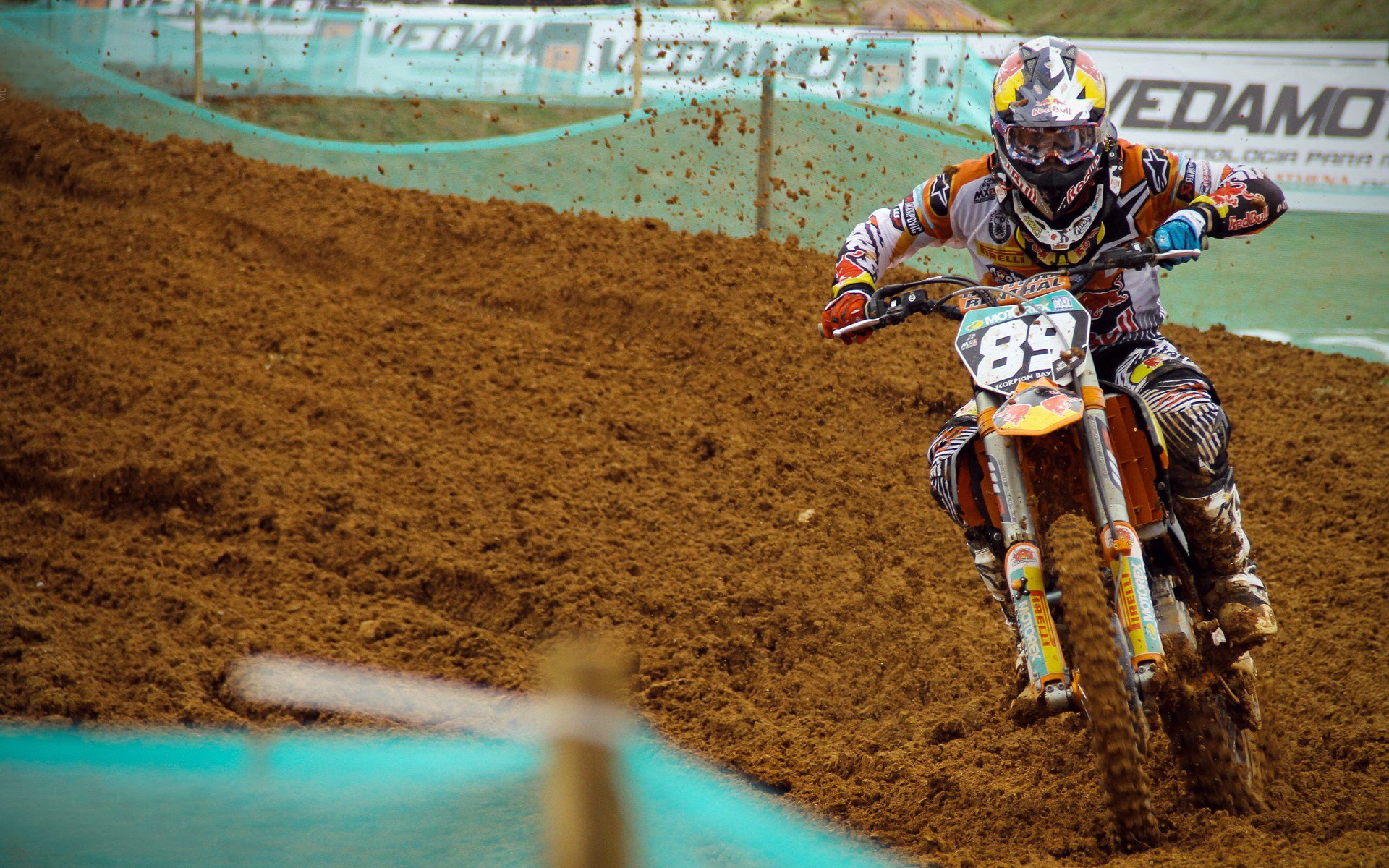 当足球碾压遇上乒乓孤勇，英格兰队横扫背后，梁靖崑扛起的不只是一支球队